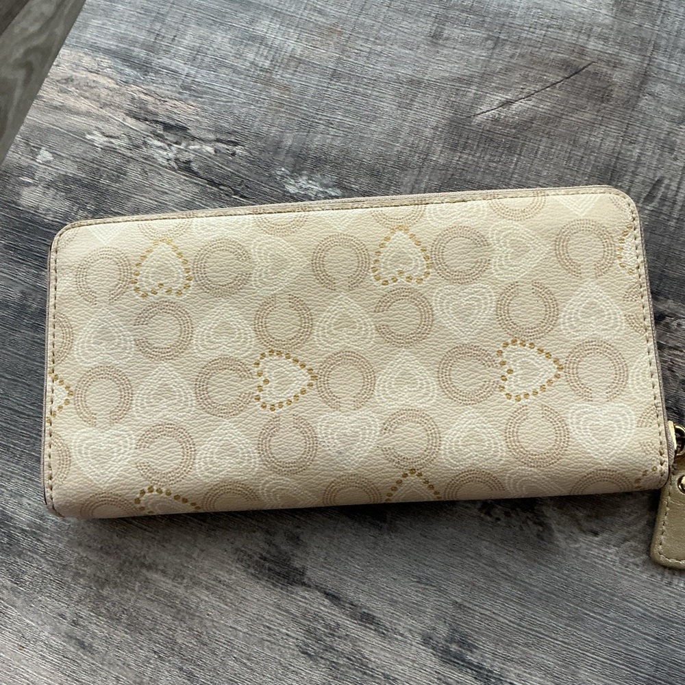 Cream Heart Pattern Wallet - Picture 4 of 5